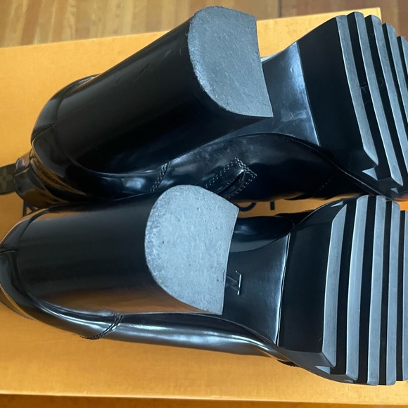 Louis Vuitton - Star Trail - Black Patent Leather Ankle Boots - Picture 10 of 16